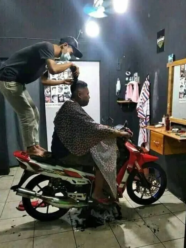 10 Potret Absurd Orang saat Bikin Susah Sendiri Ini Bikin Tepuk Jidat