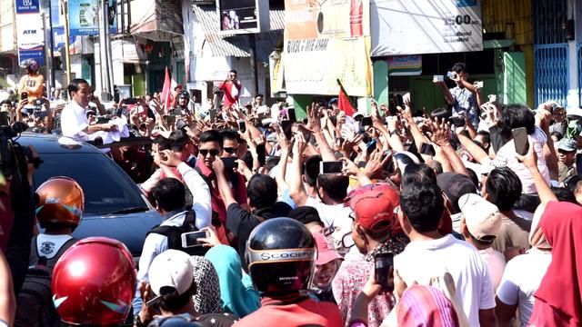 Cerita Jokowi saat Harus Menembus Ribuan Warga Asahan yang Menyambutnya