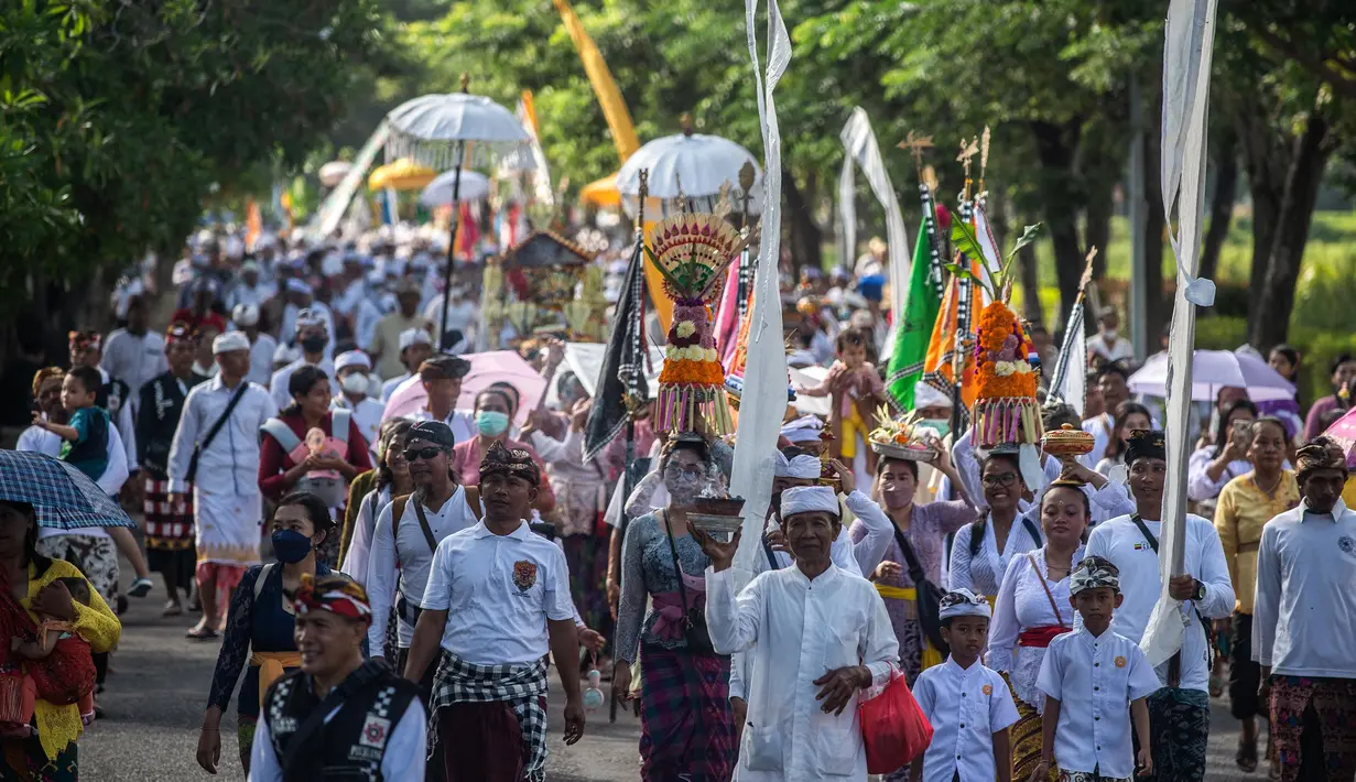 Sementara, Hari Raya Nyepi merupakan upacara peringatan Tahun Baru Saka. (Juni Kriswanto/AFP)