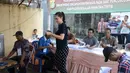Sebagai warga DKI, Luna Maya hadir memberikan hak suaranya di Tempat Pemungutan Suara (TPS). Ia mencoblos di TPS 54 Pela, Bangka, Mampang Jakarta Selatan. (Adrian Putra/Bintang.com)