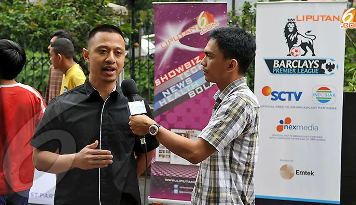 Wawancara bersama Verno Nitiprodjo selaku perwakilan dari SCTV saat penyelenggaraan acara 3 on 3 Futsal Challenge Road to BPL di Universitas Sahid, Jakarta. (Liputan6.com/Abdul Aziz Prastowo)