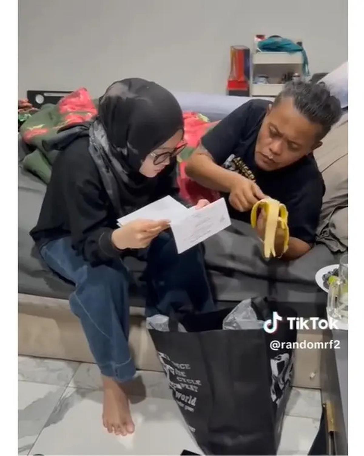 6 Potret Kondisi Sule yang Dikabarkan Sakit, Bahagia Dijenguk Putri Delina