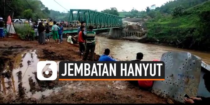 VIDEO: Proyek Jembatan Hanyut Disapu Banjir Bandang