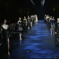 Sebastian Gunawan yang hadirkan magisnya dunia astrologi di koleksi The Sign