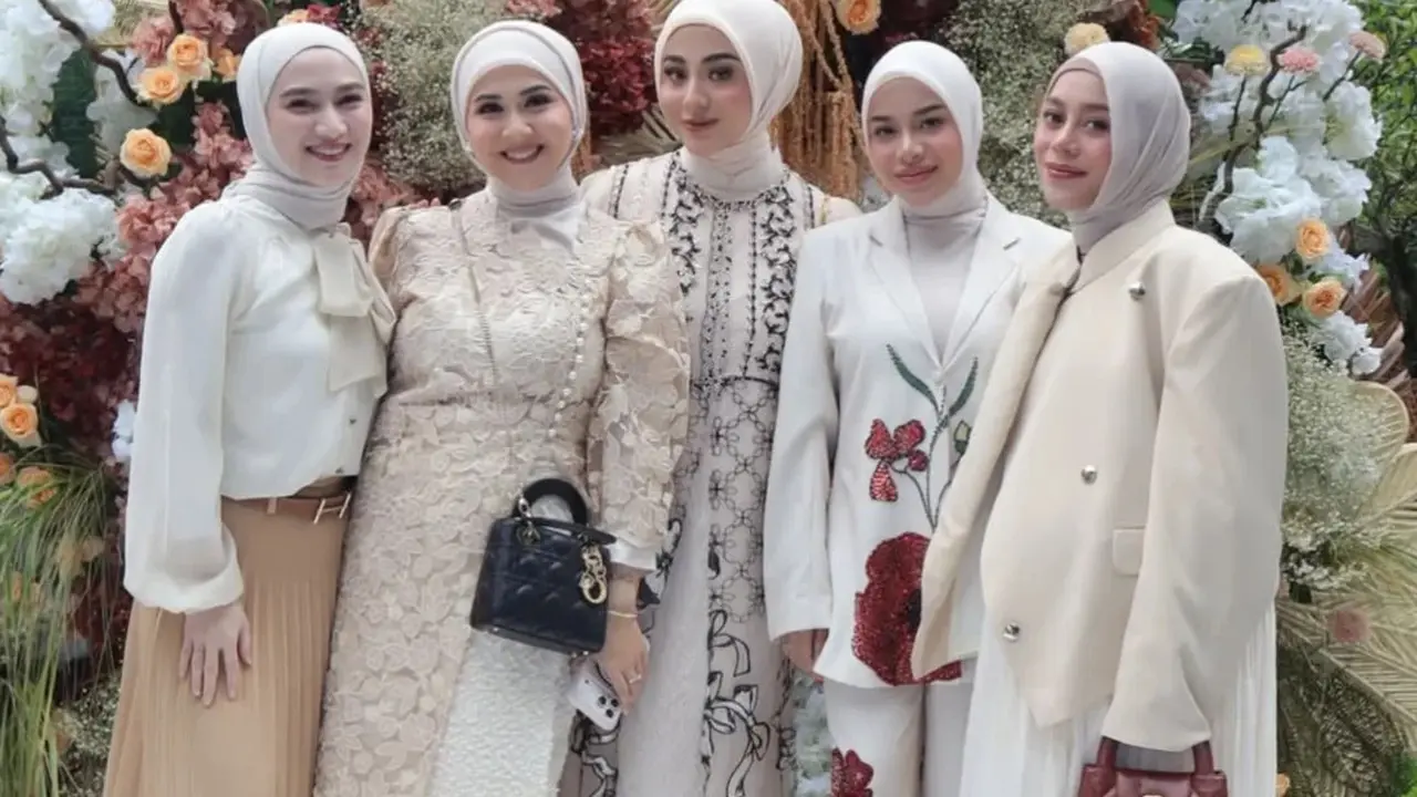 Gaya Geng Mamayu di Lamaran El Rumi & Syifa Hadju, Aurel Hermansyah hingga Lesti Kejora Kompak Serba Putih yang Anggun