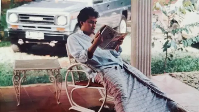 Potret lawas ayah Dian Sastrowardoyo
