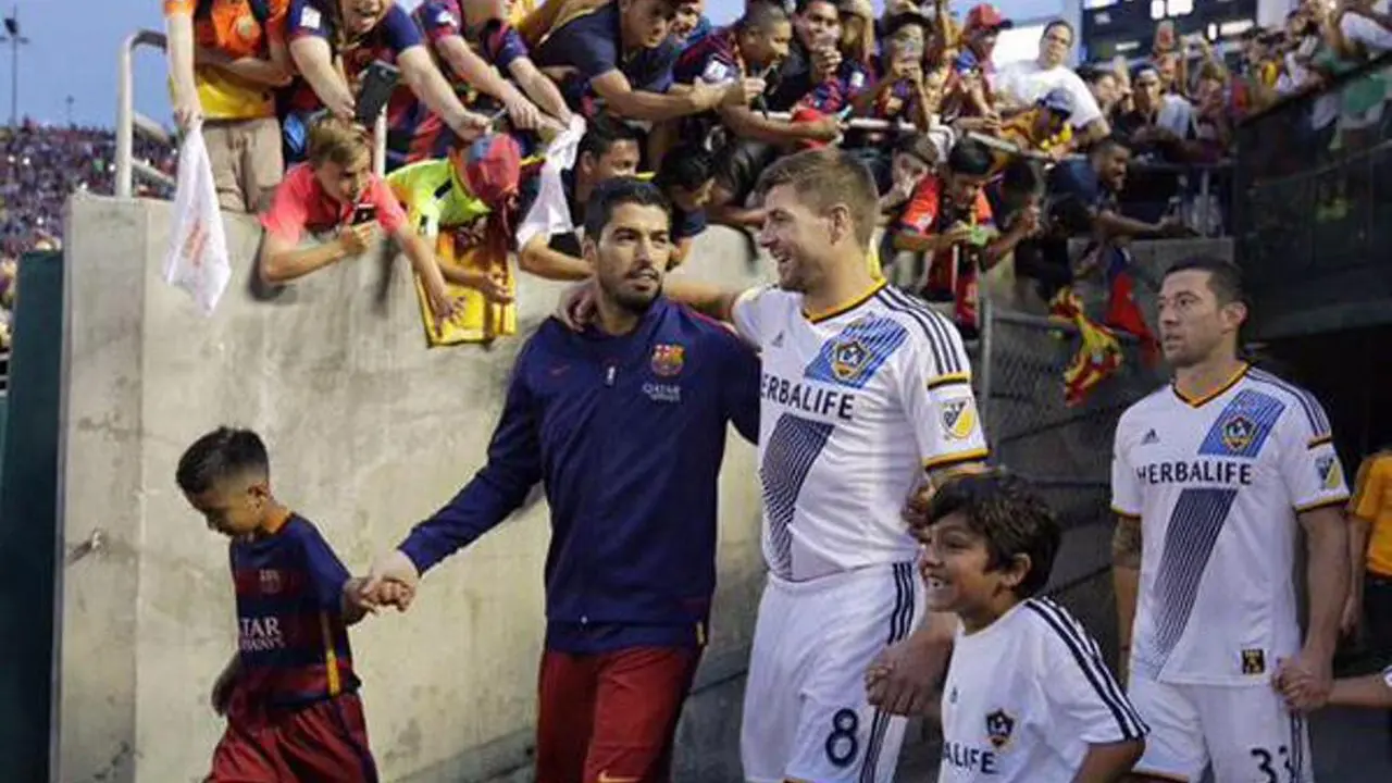 Luis Suarez dan Steven Gerrard