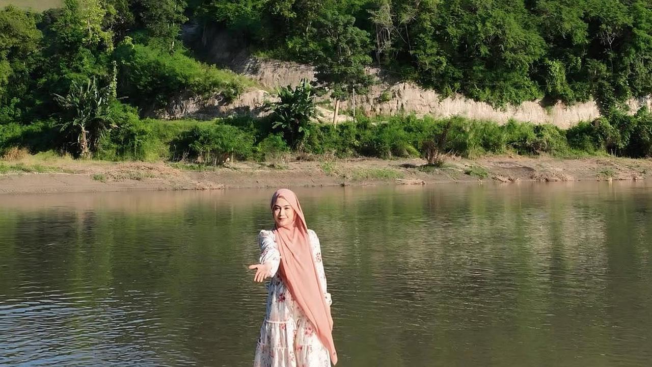 Potret Liburan Ria Ricis dan Moana di Sumba, Mulai Naik Kuda hingga Main Kano di Sungai