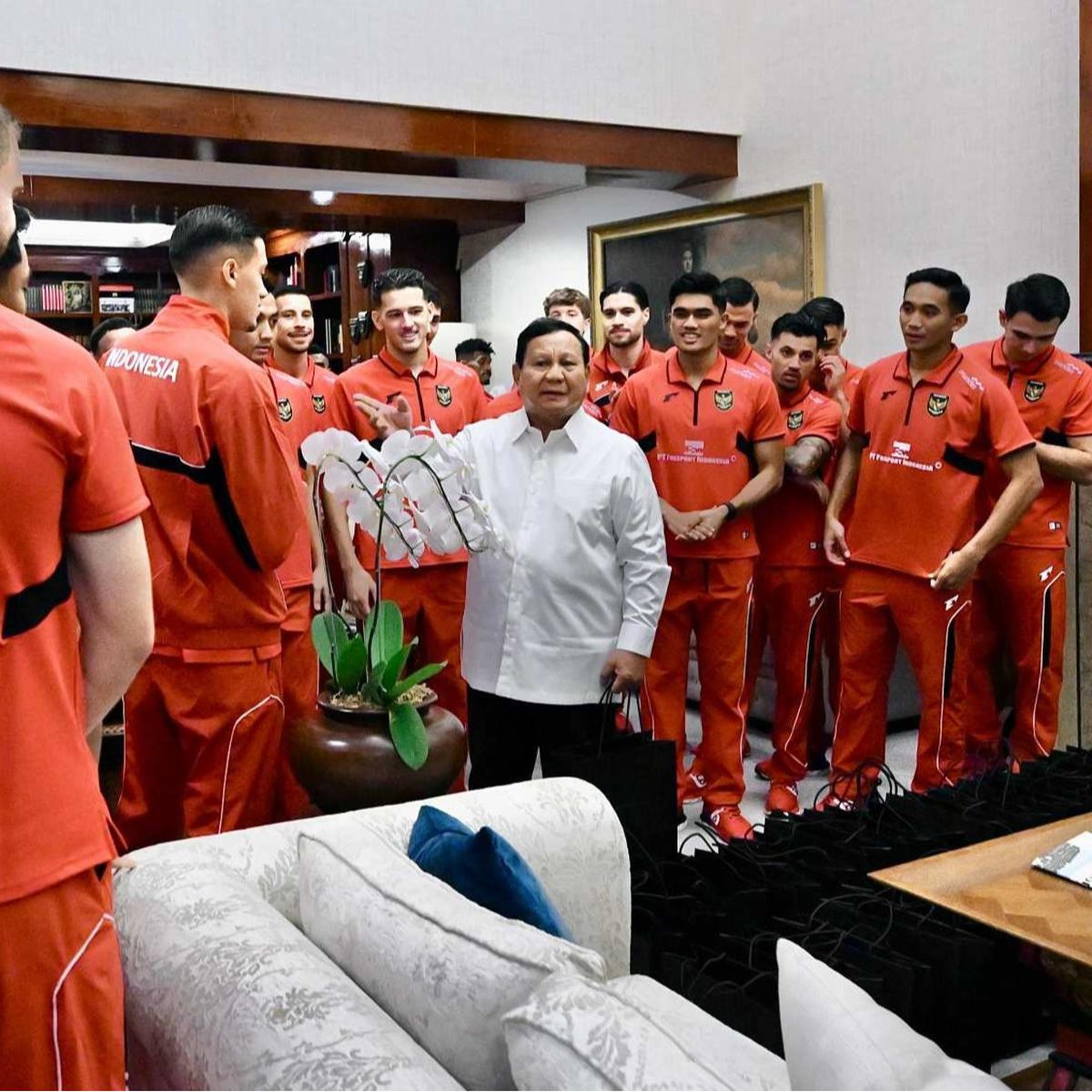 Para Pemain Timnas Indonesia hadiri jamuan makan siang di kediaman Prabowo