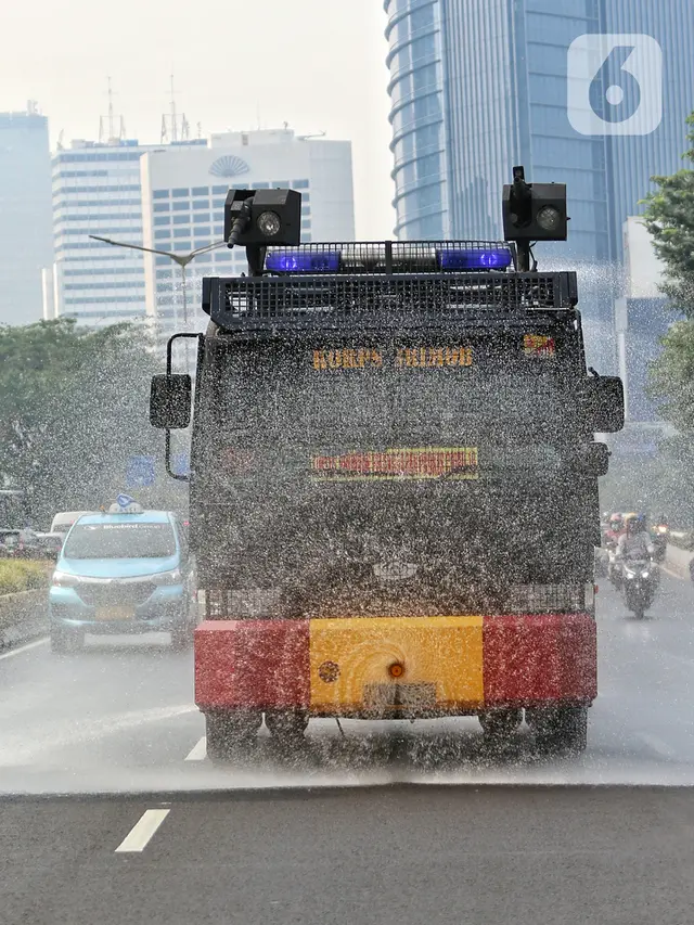 Penyemprotan Jalan Sudirman - Thamrin
