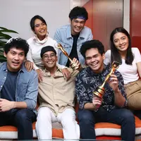 "Ini tentunya AMI pertama kita. Senang dan bamgga pastinya atas raihan yang kita dapatkan meski kita enggak pernah menargetkan untuk meraih award," kata Gamaliel ditemui di Kantor Sony Music, Jakarta, Senin (11/12/2017). (Nurwahyunan/Bintang.com)