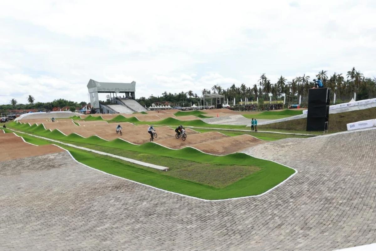 Sirkuit BMX Muncar Banyuwangi merupakan sirkuit supercross berstandar Olimpiade yang pertama di Asia Tenggara.