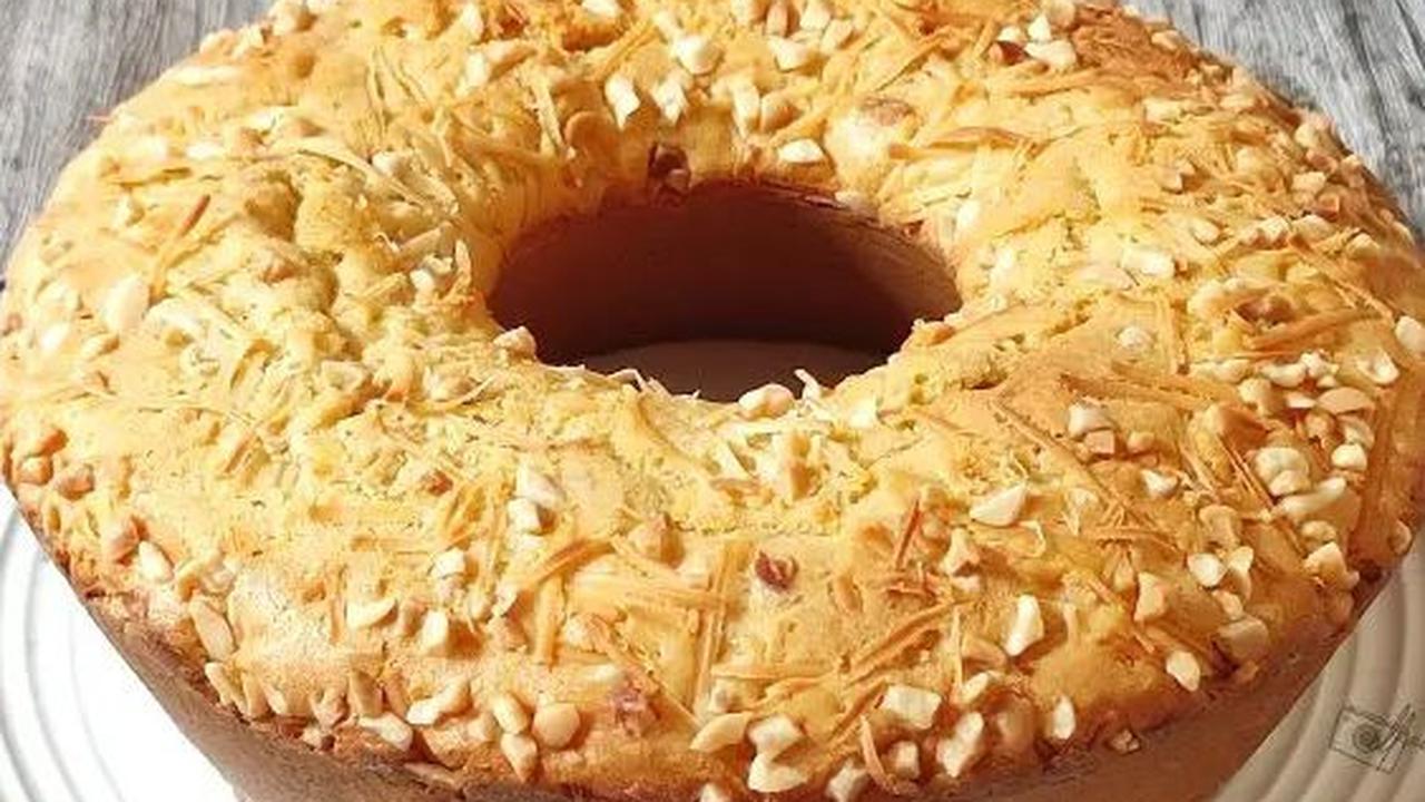 <b>2. Bolu Kacang Tanah (Peanuts Cake)</b>