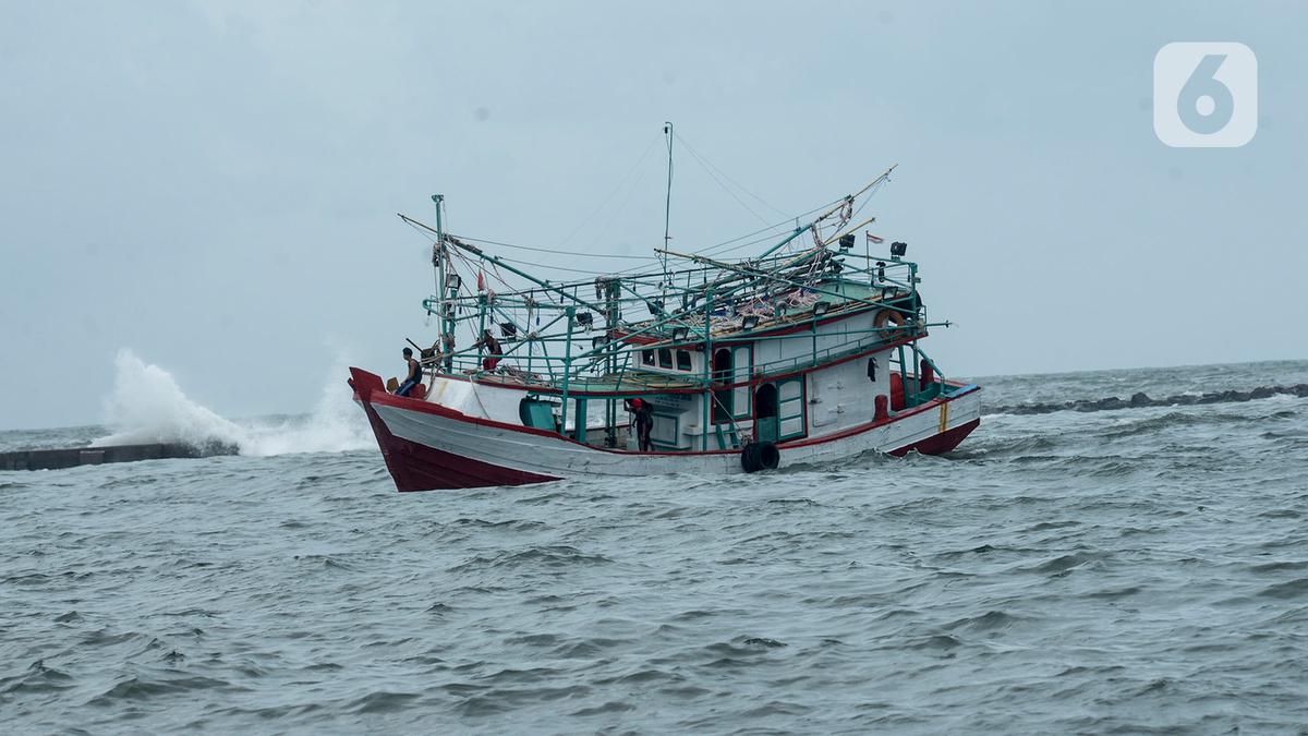 Nelayan di 350 Desa Pesisir Terdampak Cuaca Buruk