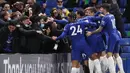 Para pemain Chelsea merayakan gol ke gawang Leicester City pada laga Liga Inggris di Stadion Stamford Bridge, Rabu (19/5/2021). Chelsea menang dengan skor 2-1. (Peter Cziiborra/Pool via AP)