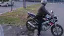 Para pengguna roda dua di Jakarta masih saja melanggar peraturan lalu lintas. Pelanggaran ini terjad