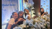 Para Sahabat Aaliyah Massaid Kompak Tampil Serba Hitam di Bridal Shower, Azizah Salsha Rela Datang dari Korea.&nbsp; foto; Instagram Story @aaliyah.massaid