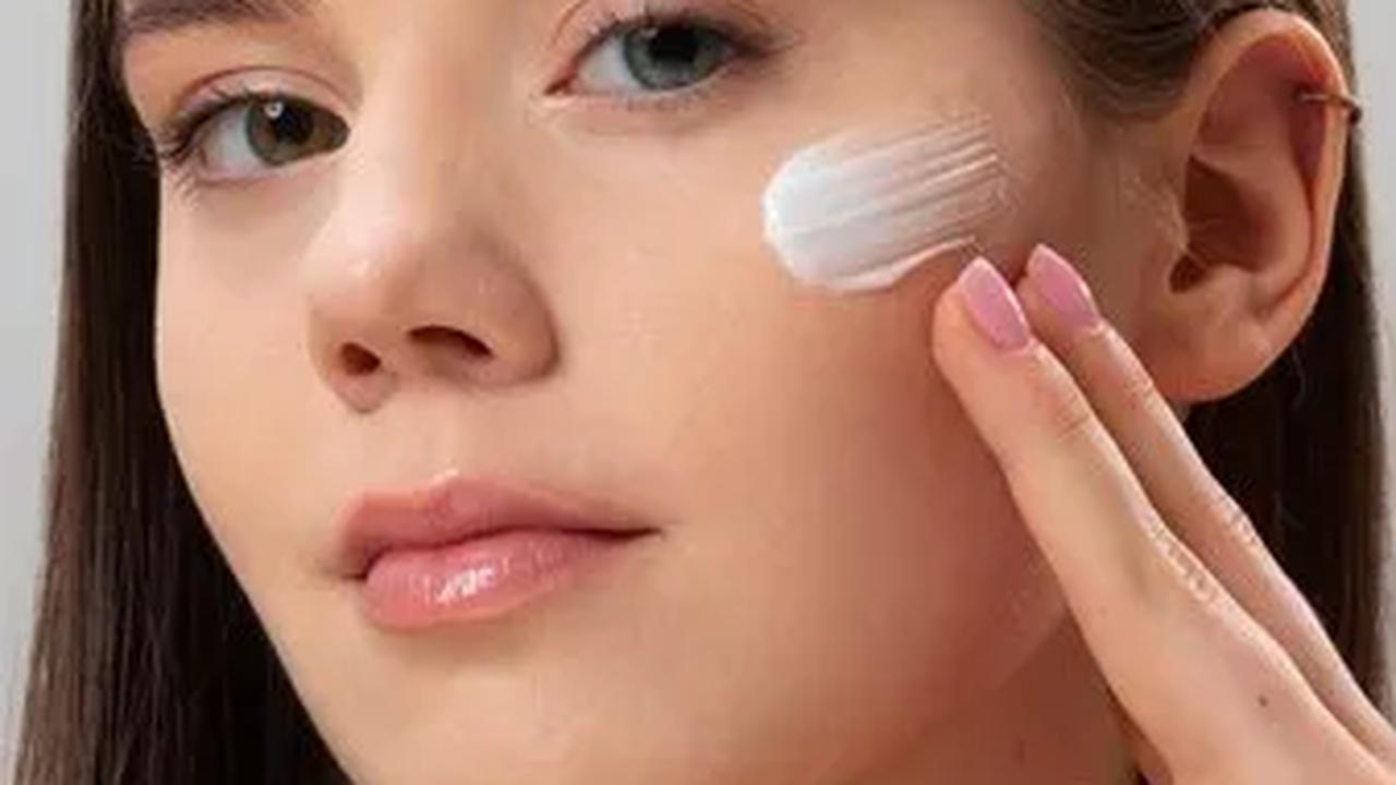 Seperti yang diungkapkan oleh American Academy of Dermatology, "Pemakaian sunscreen adalah bagian penting dari photoprotection, upaya untuk mencegah kerusakan kulit akibat paparan sinar matahari."
