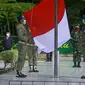 Anggota Satpol PP Pemkab Langkat jadi pengibar bendera pada HUT ke-76 Kemerdekaan RI