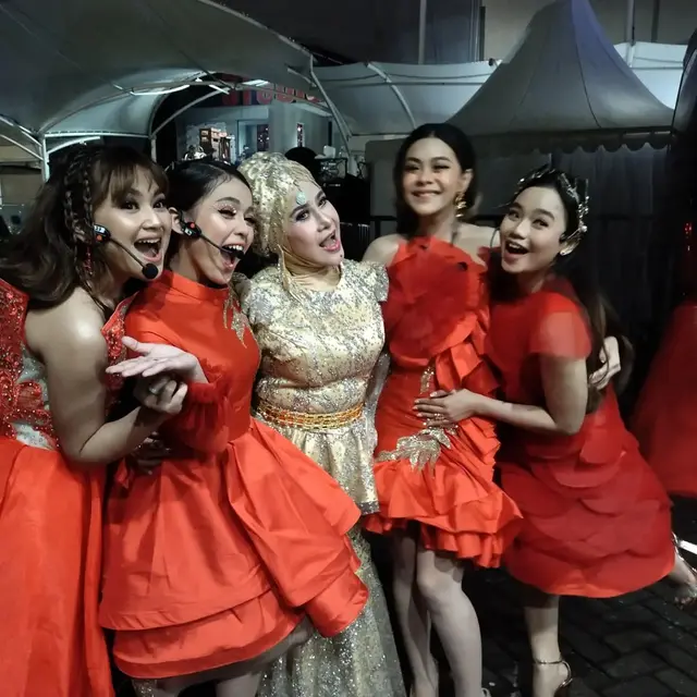 Elvy Sukaesih mengisi acara konser HUT Indosiar ke-27 Wonde2ful 7ourney (Foto: Instagram/@elvy_sukaesih)