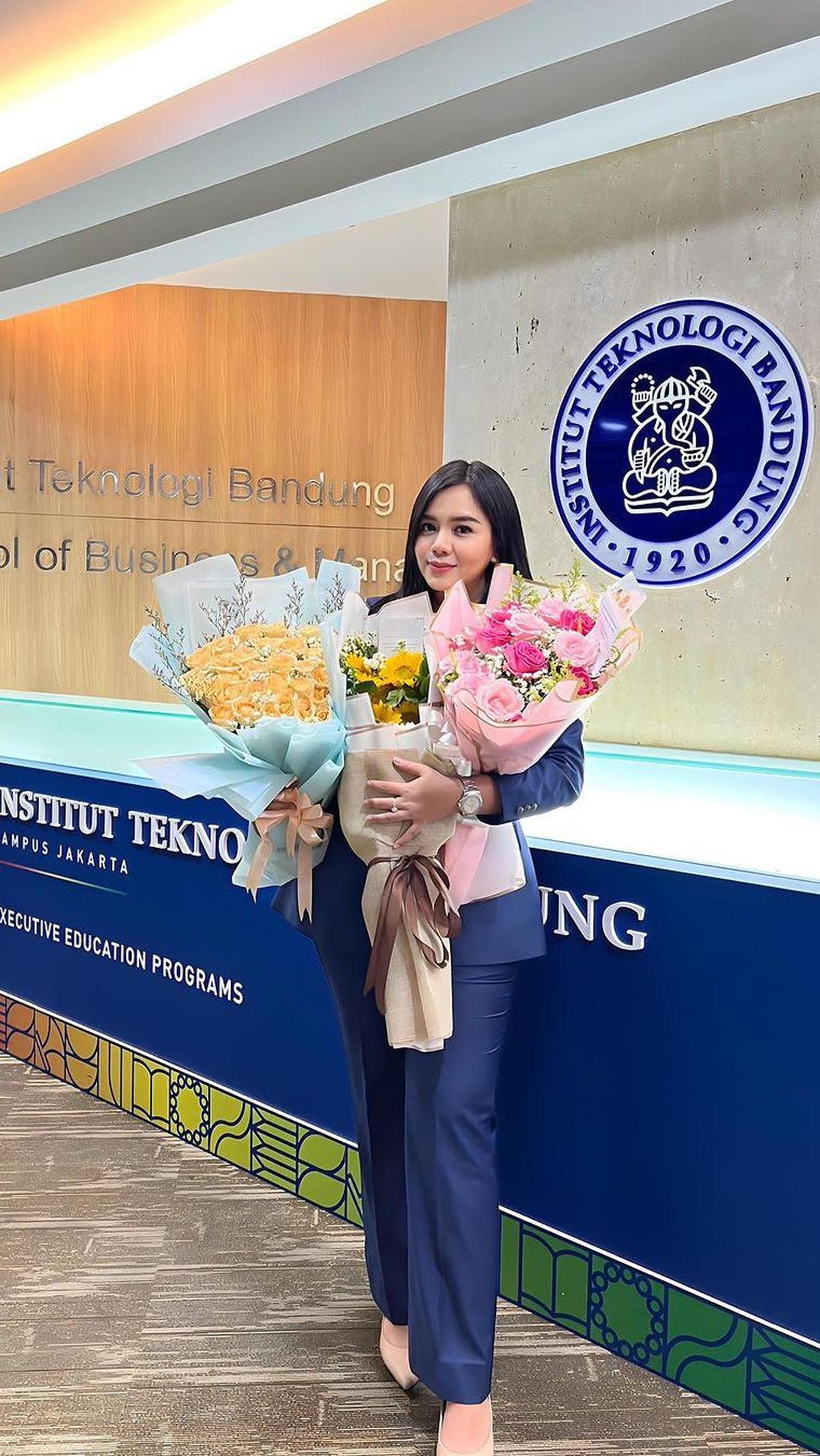 Bthari kembali melanjutkan kuliah S2. Ia menempuh pendidikan di SBM ITB. Ia meraih gelar MBA di awal tahun 2024.