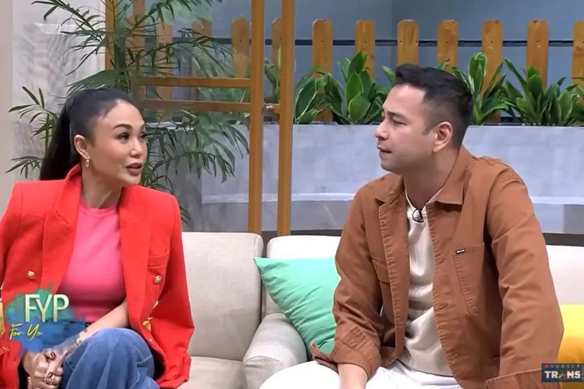 Raffi Ahmad dan Yuni Shara di acara FYI