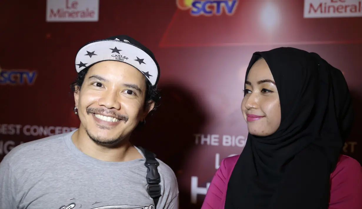 Di sela waktu libur, Carol menyempatkan mendampingi sang suami bekerja. Begitu juga saat keduanya ditemui di gladiresik jelang konser Long Live Kotak X Anggun di kawasan Daan Mogot Jakarta Barat. (Galih W. Satria/Bintang.com)