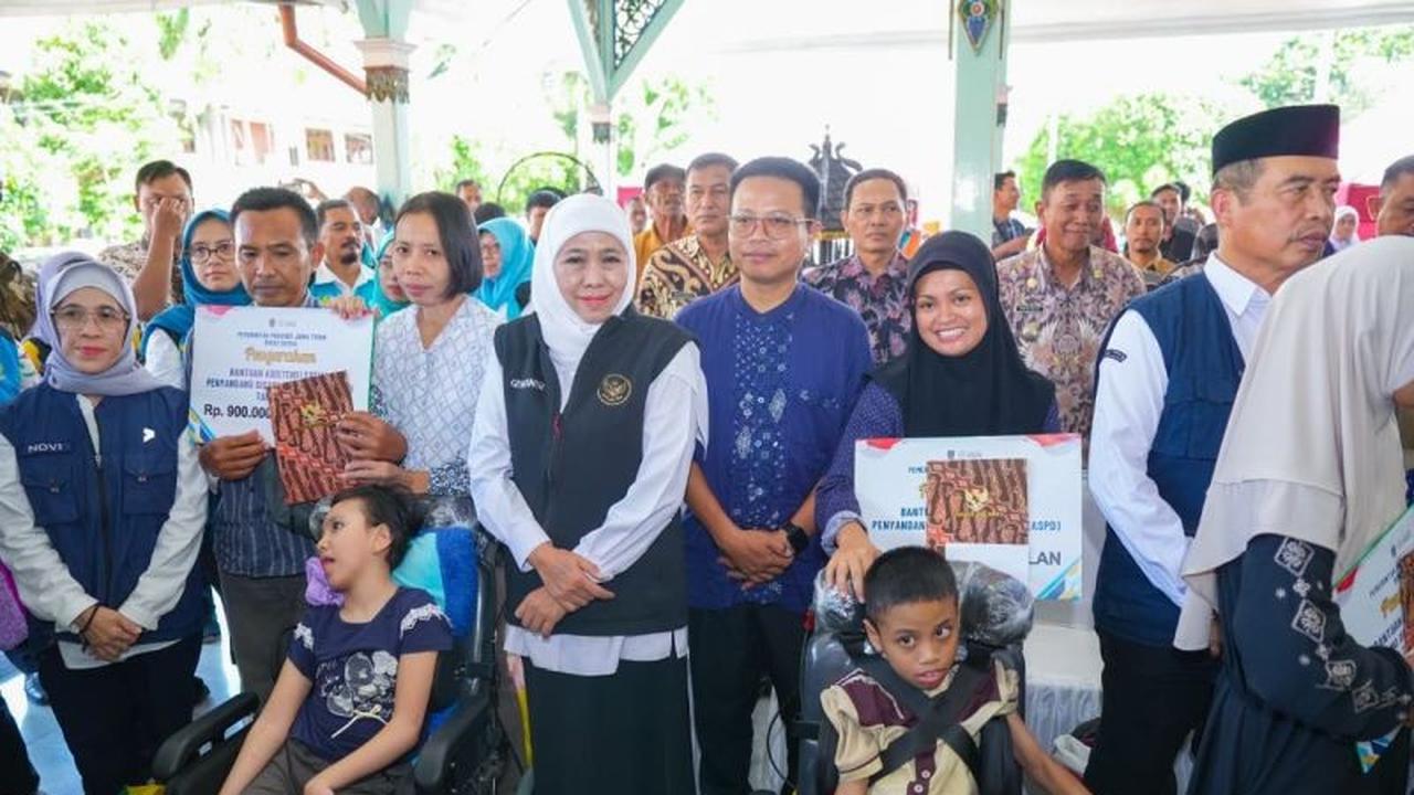Gubernur Khofifah Salurkan Bantuan Sosial Rp17,49 Miliar di Madiun untuk Perkuat Bantalan Ekonomi