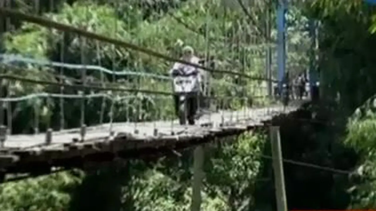 Jembatan di Jember Lapuk
