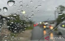 BMKG Kalteng Imbau Warga Waspada Potensi Hujan Angin Kencang dan Petir Sepekan ke Depan
