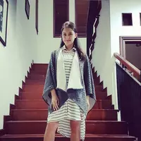 Mengembalikan berat badan seperti semula memang didambakan setiap wanita sehabis melahirkan. Seperti halnya Revalina S Temat, tak menjalani diet namun masih ada lima kilogram lemak yang tersisa di tubuhnya usai hamil dan melahirkan. (Instagram/Vatemat)