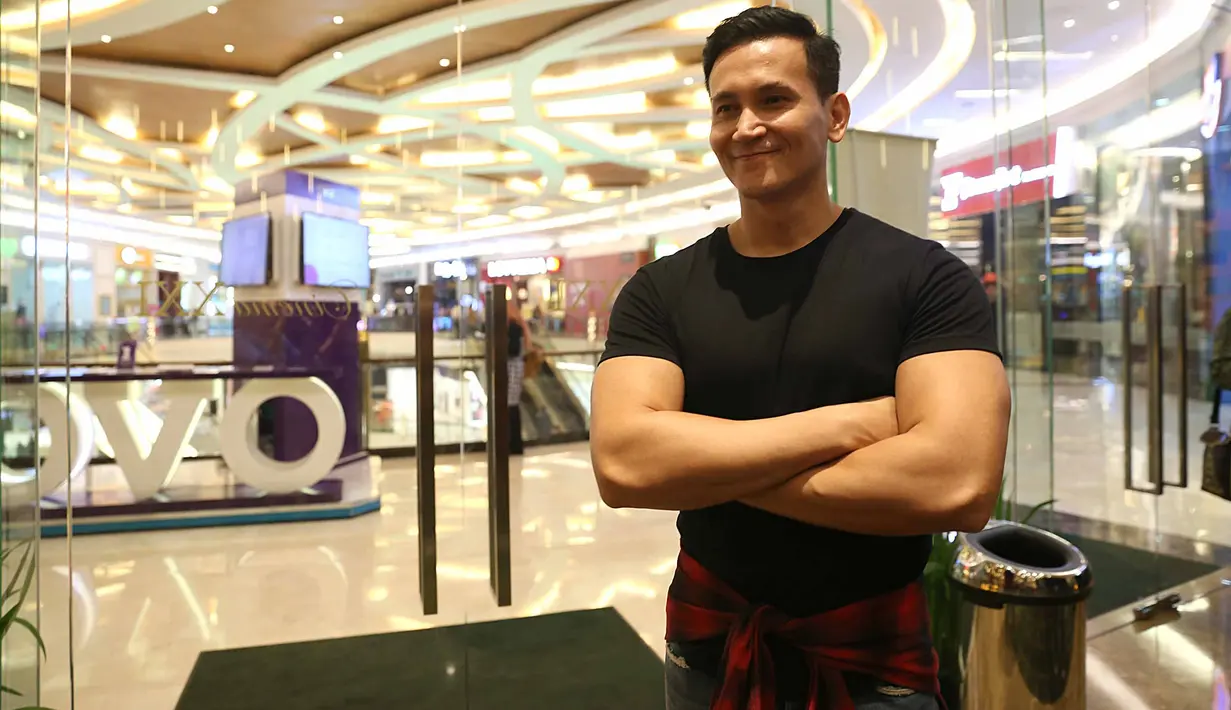 Ayah dua anak itu merasa, Marshanda cocok beradu argumen dengannya. "Kebetulan aku juga dulu backgroundnya hukum, aku sedikit banyak tahu filsafat dan the way of life juga. Jadi kita banyak sharing," tutur Marcellino. (Nurwahyunan/Bintang.com)