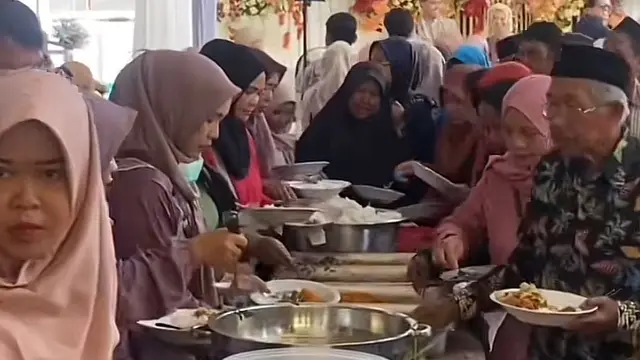 Viral Kondangan dengan 4 Ribu Undangan, Tamu Dijemput dan Diantar Pakai Odong-odong. (Dok: TikTok @kemalaulida)