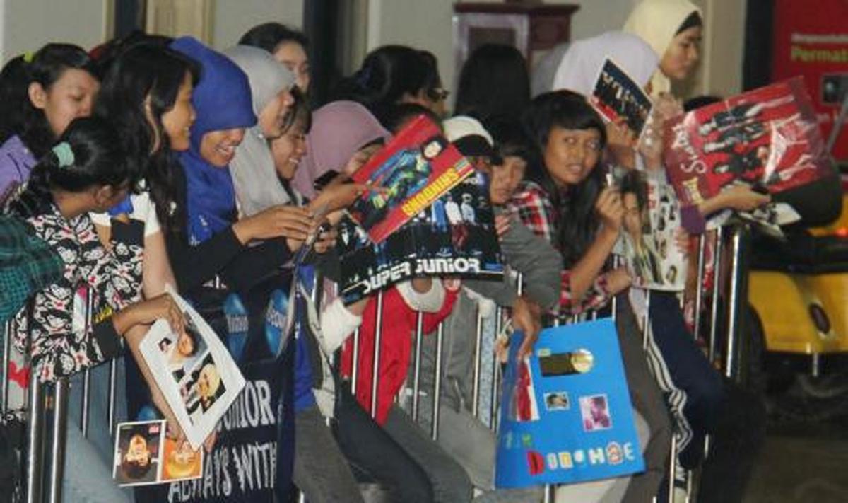 Ribuan ELF menanti Suju di Bandara Soekarno-Hatta