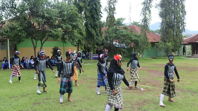 Battle dance campursari Sobat Ambyar SMA Negeri 1 Sigaluh, Banjarnegara, Jawa Tengah. (Foto: Liputan6.com/Heni untuk Muhamad Ridlo)
