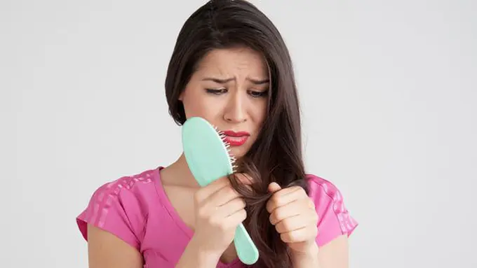 Rambut rusak/copyright Shutterstock.com