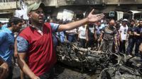Lokasi serangan bom mobil di Kota Sadr, Baghdad pada Rabu, 11 Mei 2016. (AP/Khalid Mohammed)