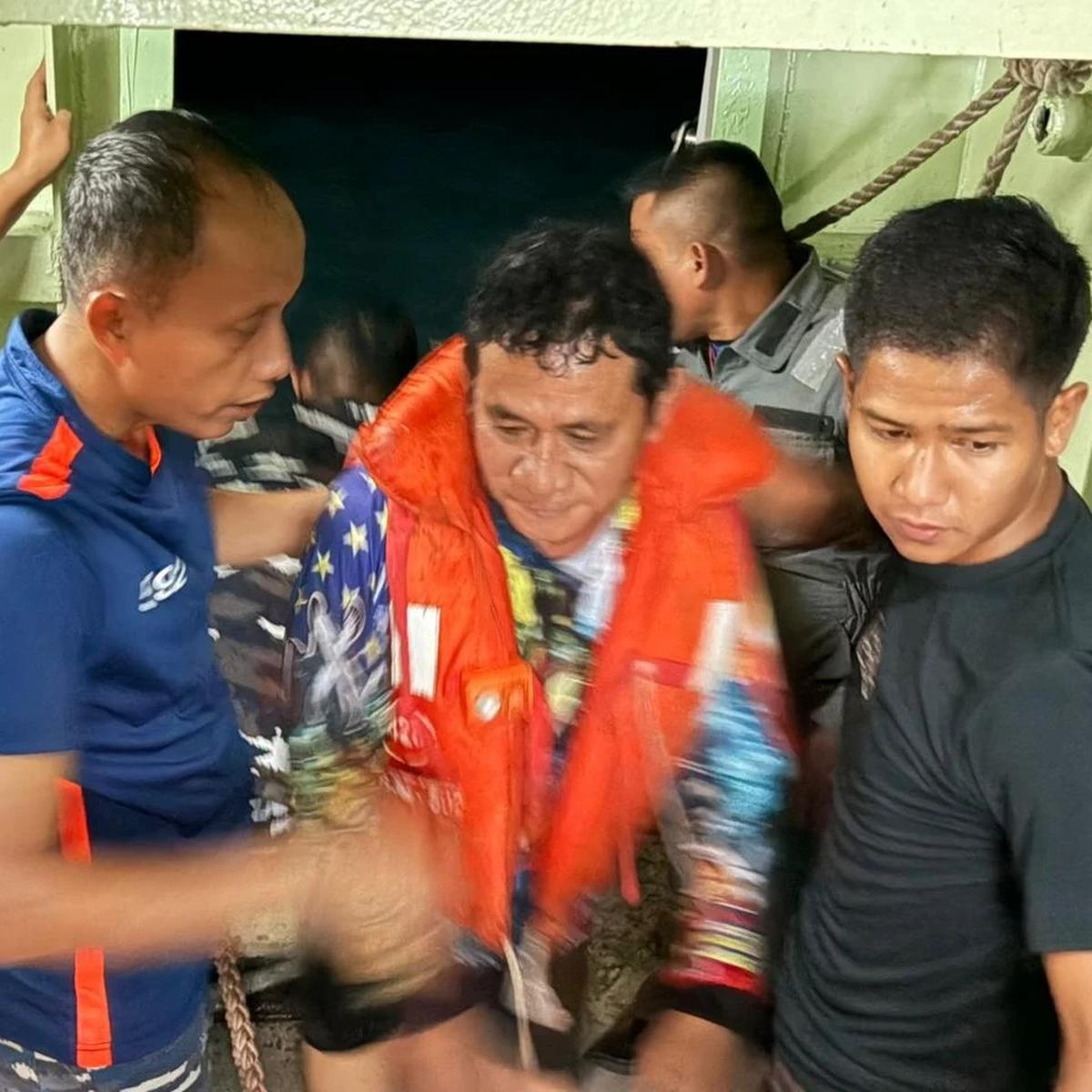 Evakuasi ABK Kapal Terbalik di Laut Arafuru