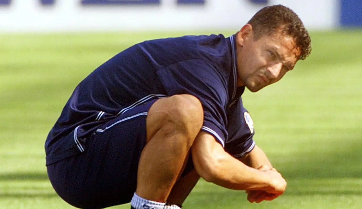 3. Roberto Baggio - Striker legendaris yang identik dengan rambut kuncir kudanya ini menjalani masa paling bersinar saat berseragam Juventus. Bersama Nyonya Tua ia mampu menyabet penghargaan sebagai pemain terbaik FIFA tahun 1993. (Gerard Julien)