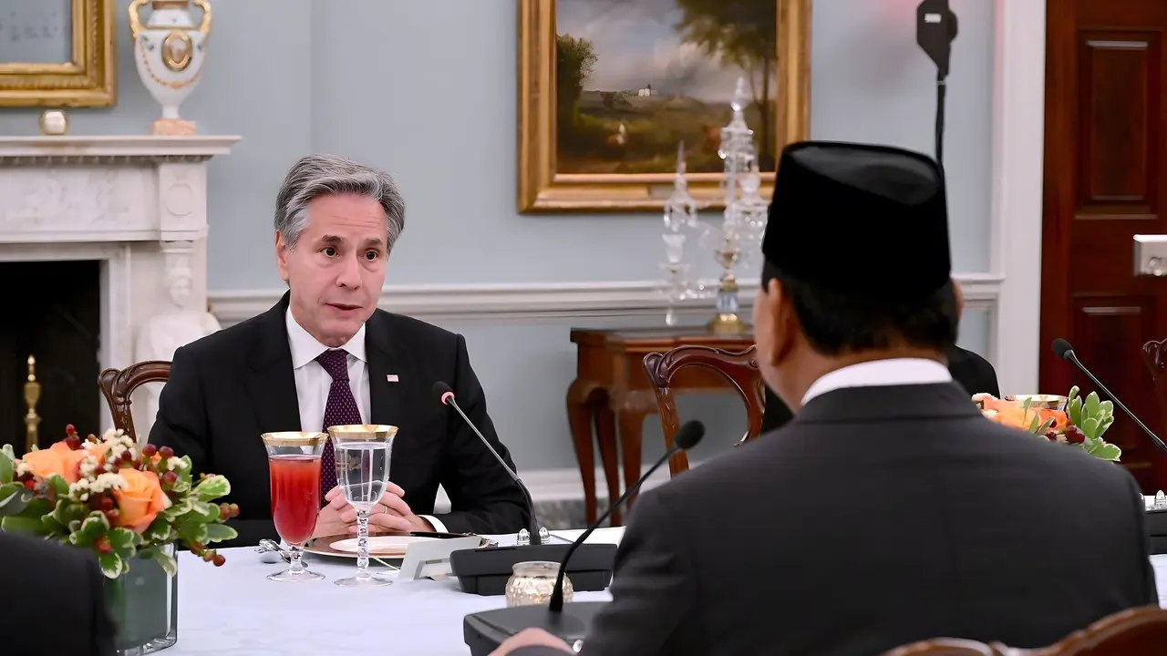 Presiden Prabowo Subianto saat menghadiri jamuan makan malam bersama Menteri Luar Negeri Amerika Serikat (AS) Antony Blinken di American Foreign Service Association, Washington DC, Senin malam (11/11/2024). (Foto: Biro Pers Setpres)