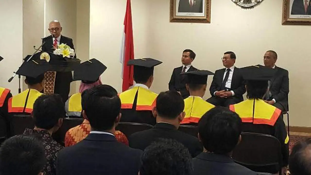 Dubes John Prasetio Wisuda Sarjana TKI Korea Selatan