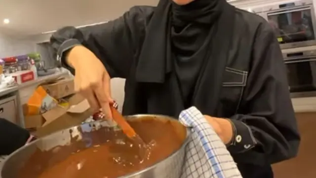 Kekompakan Paula Verhoeven, Ryana Dea, dan Shireen Sungkar baking class bareng (credit: https://www.instagram.com/shireensungkar/)