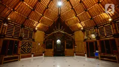 Interior Masjid yang terbuat dari bambu bernama Saka Buana di Kecamatan Kragilan, Kabupaten Serang, Banten, Rabu (20/5/2020). Masjid dengan luas bangunan 260 meter persegi itu disebut oleh Yayasan Bambu Indonesia sebagai masjid bambu terbesar se-Indonesia (merdeka.com/Imam Buhori)