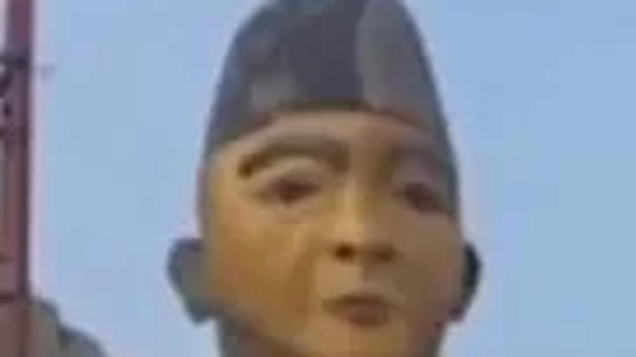 Patung Bung Karno yang Tembem Ditutupi Terpal, Ada Apa?