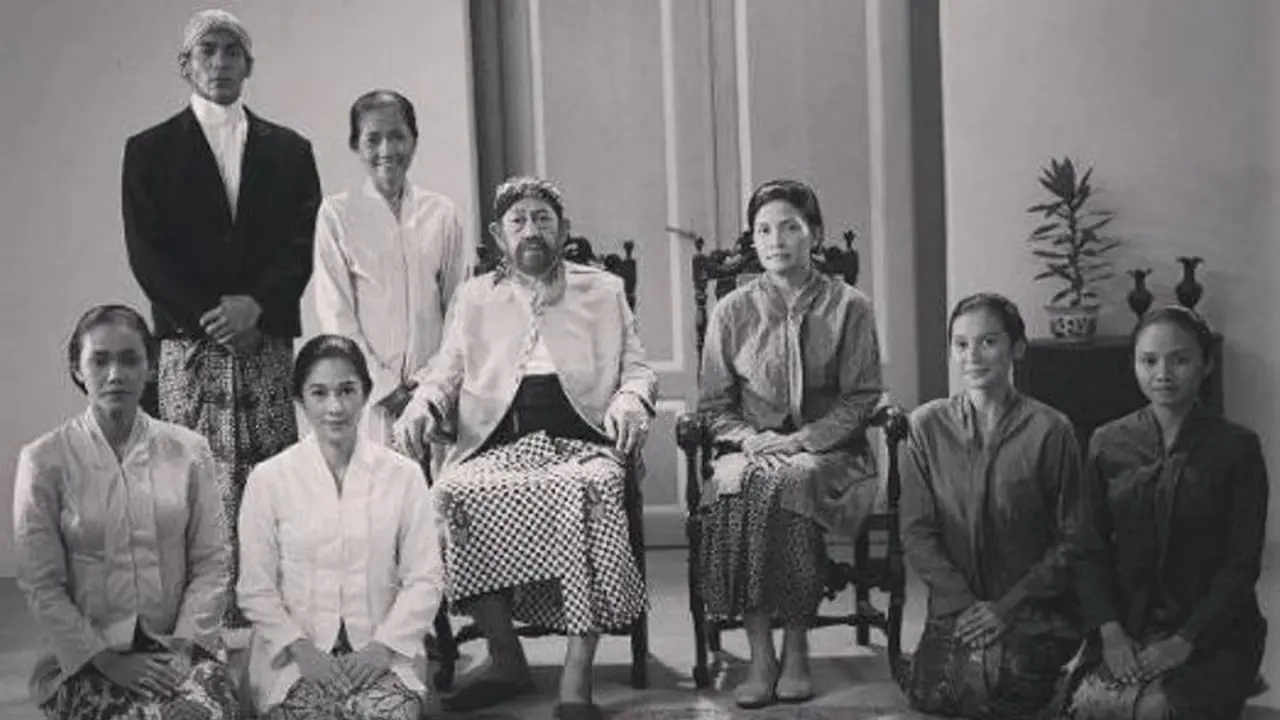 Jadi Kartini, Dian Sastrowardoyo Cantik dan Anggun Berkebaya