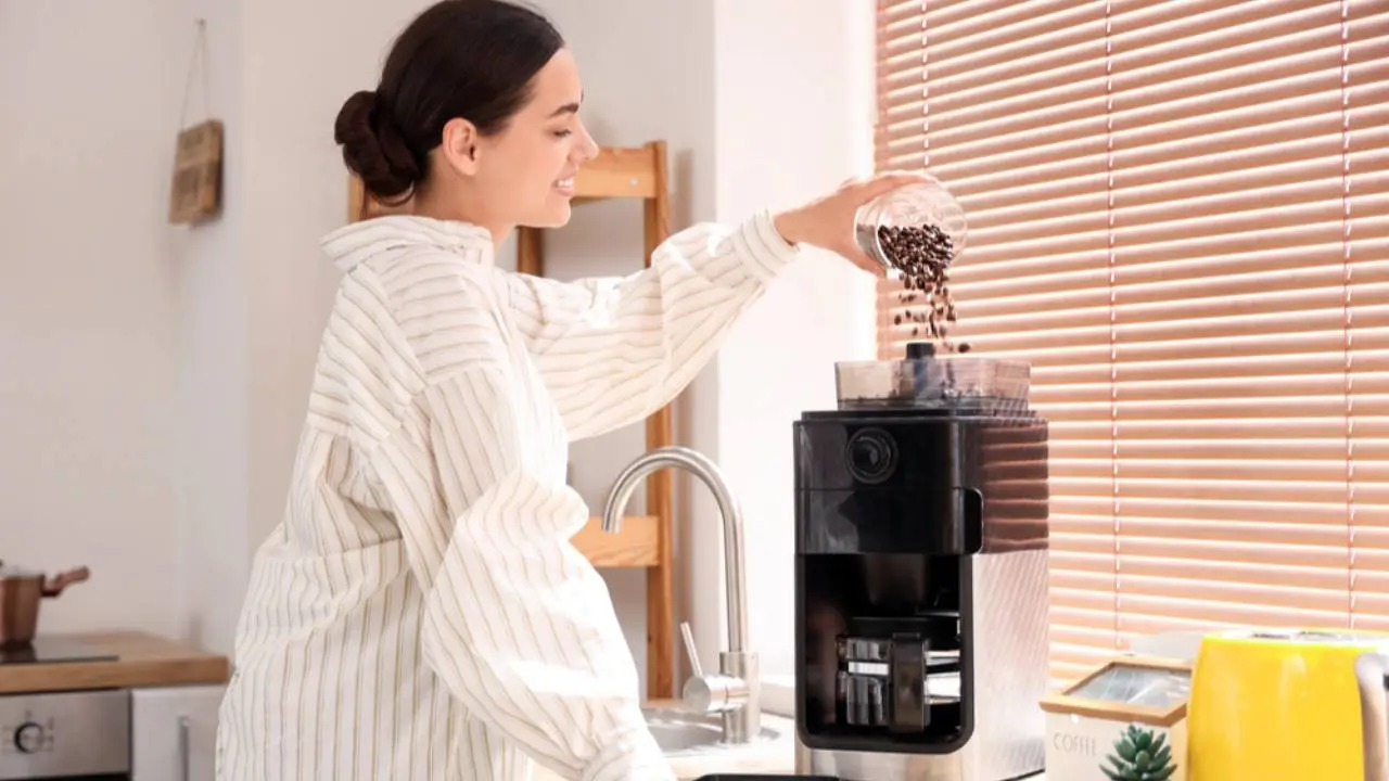 Upgrade Ritual Ngopi Tanpa Bikin Kantong Jebol dengan Mesin Kopi Rp200 Ribuan