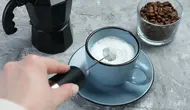 Bikin Minuman ala Kafe Lebih Praktis di Rumah dengan Frother Hand Mixer