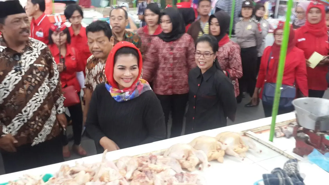Emil Dardak dan Puti Guntur Saling Tebar Pesona di Kota Malang