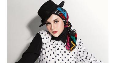 5 Gaya Pemotretan Irish Bella Bertema 'Positive Smile', Memesona Banget