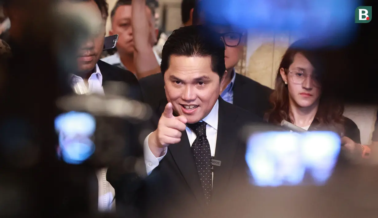 <p>Ketua Umum PSSI terpilih untuk periode 2023-2027, Erick Thohir memberikan keterangan pers sesaat setelah berakhirnya Kongres Luar Biasa (KLB) PSSI di Hotel Shangri-La, Jakarta Pusat pada Kamis (16/2/2023). Erick Thohir berhasil mengungguli calon lainnya, La Nyalla Mahmud Mattalitti dengan perolehan suara 64 berbanding 22. (Bola.com/M Iqbal Ichsan)</p>